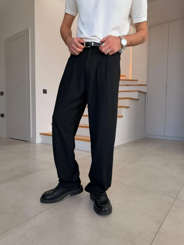 Black Pleated Relaxed Trouser